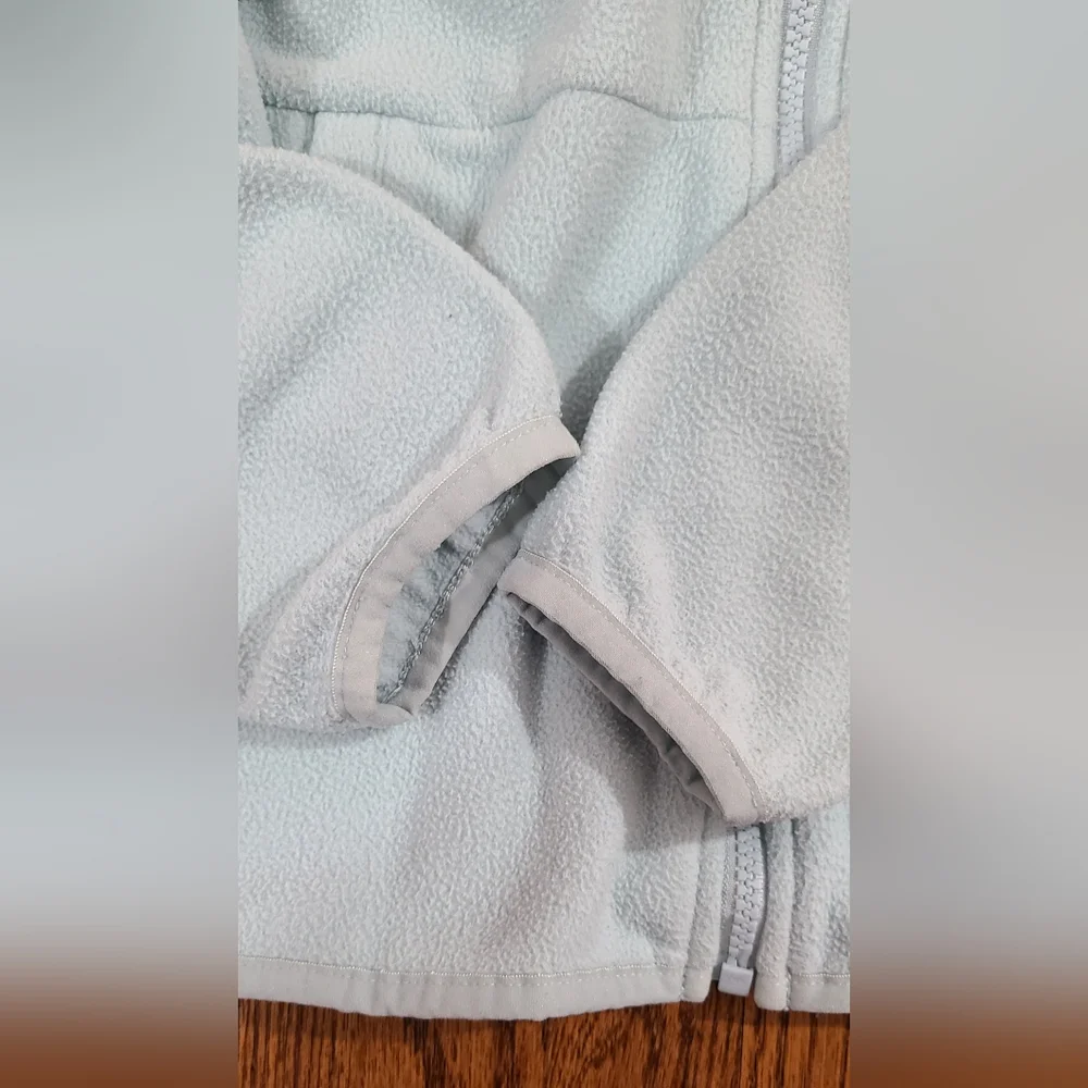 The North Face Girls Size 6 XS Mint Green Zip Up Hooded Fleece Jacket